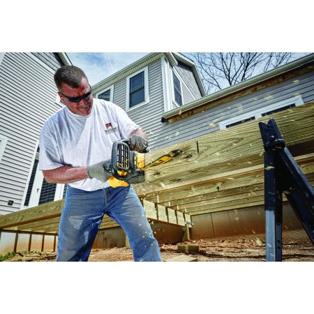 Bomgaars DEWALT Compact Brushless Cordless Chainsaw Kit 20V MAX Chainsaws