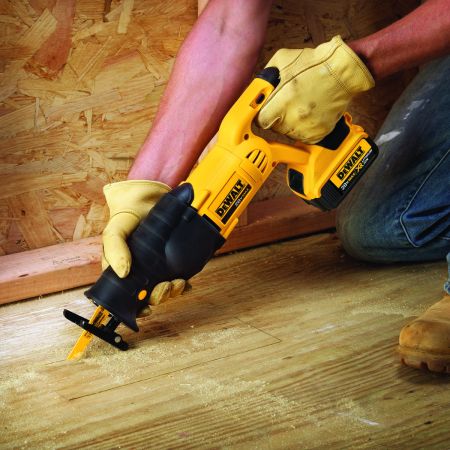DEWALT Lithium Ion Reciprocating Saw Kit 20V MAX DCS380P1