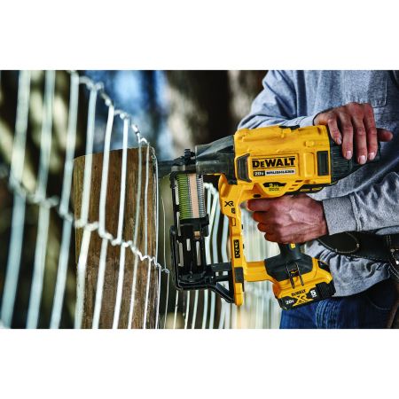 DEWALT 9 Gauge Fencing Stapler Kit 20V MAX XR DCFS950P2