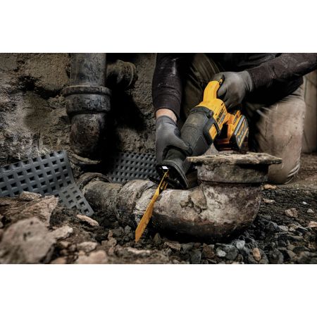 Bomgaars DEWALT FLEXVOLT Brushless Cordless Reciprocating Saw Kit 60V MAX Reciprocating Saws