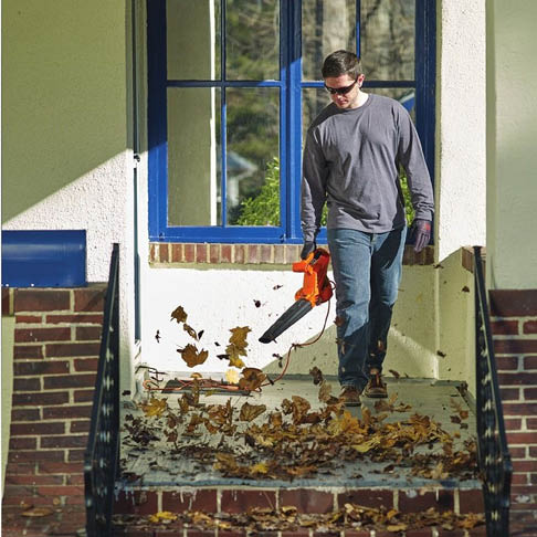 Black & Decker Leave Blower in use